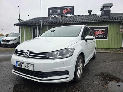 Vit Begagnad 2015 VW Touran Minibuss | 109 900 kr (Marknadspris)