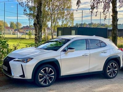 Begagnad 2019 Lexus UX 250h E-FOUR SUV | 250 000 kr (Bra pris)