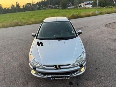 Grå Begagnad 2005 Peugeot 206 Halvkombi | 18 500 kr (Marknadspris)