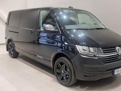 Svart (deep black pärleffekt) Begagnad 2023 VW T6.1 Van | 319 000 kr