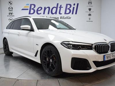 Alpine white Begagnad 2022 BMW 530e M Sport Kombi | 394 500 kr (Marknadspris)