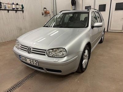 Begagnad VW Golf IV Highline 116 HK (85 kW) 2001 Silver Kombi