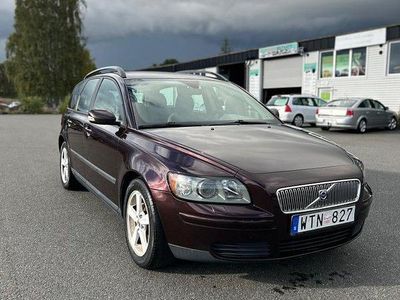 Röd Begagnad 2005 Volvo V50 Kombi | 27 500 kr (Marknadspris)