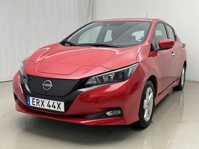Begagnad Nissan Leaf 360º 110 kW (150 HK) 2023 Röd Halvkombi