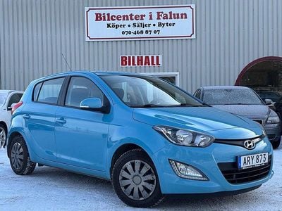 Begagnad Hyundai i20 Premium 84 HK (61 kW) 2014 Blå Halvkombi
