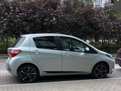 Begagnad Toyota Yaris Hybrid 101 HK (74 kW) 2017
