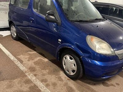 Begagnad Toyota Yaris 2000 Kombi
