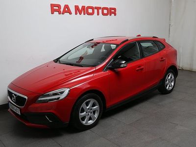Passion red solid Begagnad 2019 Volvo V40 CC Kombi | 218 800 kr (Marknadspris)