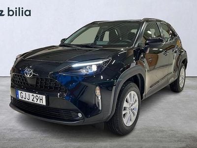 Svart Begagnad 2024 Toyota Yaris Cross Active SUV | 289 900 kr (Marknadspris)