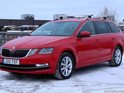 Röd samma som bilen Begagnad 2020 Skoda Octavia Kombi | 167 500 kr (Superpris)