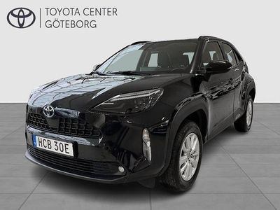 Svart Begagnad 2023 Toyota Yaris Hybrid Active | 249 900 kr (Marknadspris)