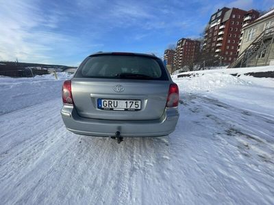 begagnad Toyota Avensis Kombi 2.0 D-4D Euro 4