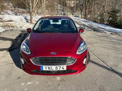 Begagnad Ford Fiesta Titanium 101 HK (74 kW) 2017 Röd Halvkombi