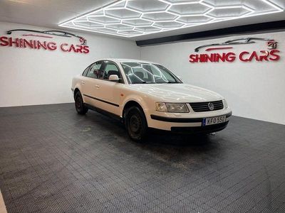 Vit Begagnad 1998 VW Passat Comfortline Sedan | 7 999 kr