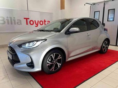 Silver Begagnad 2024 Toyota Yaris Hybrid Halvkombi | 259 900 kr