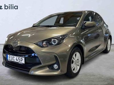 Grön Begagnad 2025 Toyota Yaris Hybrid Halvkombi | 239 900 kr