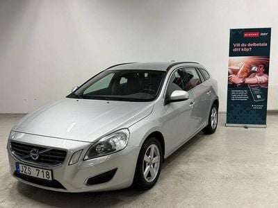 Grå Begagnad 2013 Volvo V60 Momentum Kombi | 95 800 kr (Marknadspris)