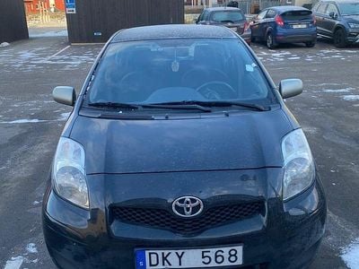 Svart Begagnad 2009 Toyota Yaris Halvkombi | 54 900 kr (Marknadspris)