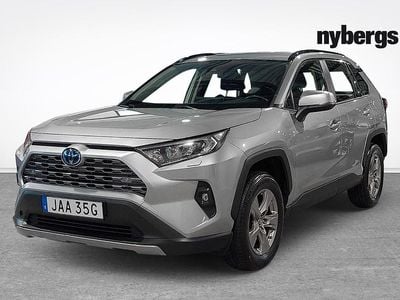 Silver Begagnad 2022 Toyota RAV4 Hybrid Active SUV | 332 000 kr (Marknadspris)