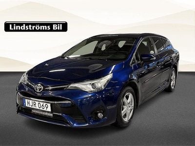Blå Begagnad 2015 Toyota Avensis Active Kombi | 139 000 kr (Marknadspris)