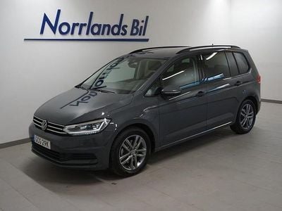 Grå (dolphin grey metallic) Begagnad 2024 VW Touran Minibuss | 379 900 kr (Lite dyr)
