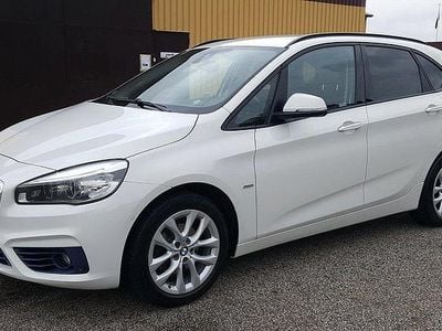 Begagnad BMW 218 Active Tourer Sport Line 150 HK (110 kW) 2016 Vit (alpinvit) Minibuss