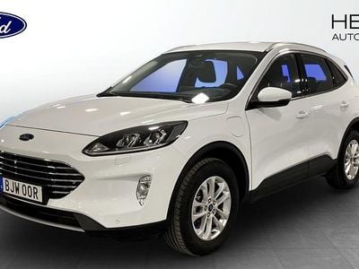 Frozen white Begagnad 2023 Ford Kuga Titanium SUV | 269 900 kr (Marknadspris)