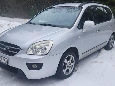 Begagnad Kia Carens 140 HK (102 kW) 2007 Silver Minibuss