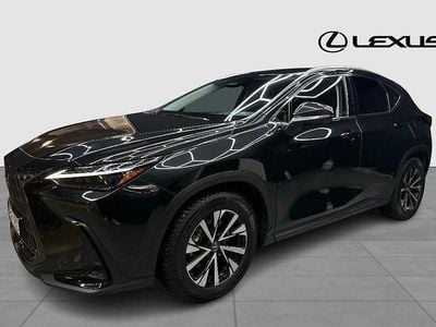 Svart Begagnad 2024 Lexus NX450h+ Executive Line SUV | 599 900 kr (Marknadspris)