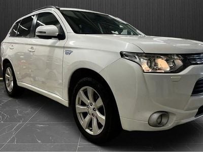 Begagnad Mitsubishi Outlander 203 HK (149 kW) 2014 Vit SUV