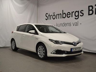 Vit Begagnad 2016 Toyota Auris Hybrid Halvkombi | 159 900 kr (Lite dyr)