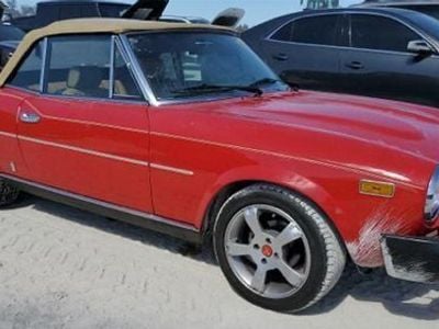 Vinröd Begagnad 1979 Fiat 124 Spider Cab | 135 000 kr