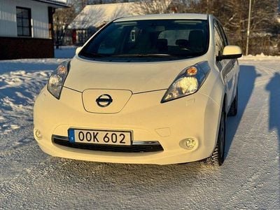 Begagnad Nissan Leaf 80 kW (109 HK) 2014 Vit Halvkombi