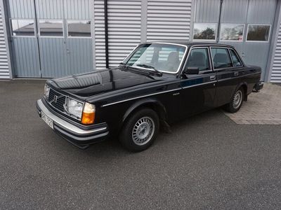 begagnad Volvo 244 2.1 Jubileums bil Pedant skött