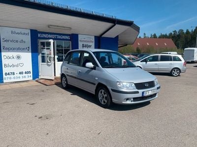 Begagnad Hyundai Matrix 123 HK (90 kW) 2005 Ljusgrå Minibuss