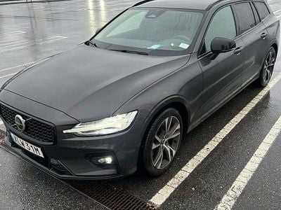 Platinum grey metallic 731 Begagnad 2023 Volvo V60 Plus Kombi | 358 000 kr (Marknadspris)