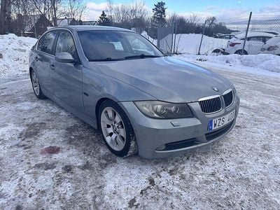 Begagnad BMW 325 Comfort Edition 218 HK (160 kW) 2005 Grå Sedan