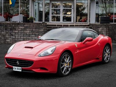 Begagnad Ferrari California 460 HK (338 kW) 2010 Röd Cab