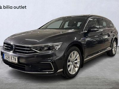Mörkgrå Begagnad 2022 VW Passat GTE Kombi | 269 000 kr (Marknadspris)
