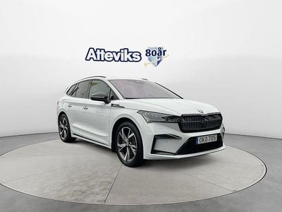 Vit Begagnad 2023 Skoda Enyaq iV SportLine SUV | 419 900 kr (Marknadspris)