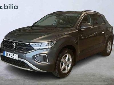 Grå Begagnad 2024 VW T-Roc SUV | 289 000 kr (Marknadspris)