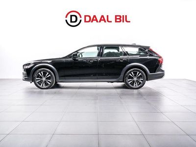 Svart Begagnad 2022 Volvo V90 CC Core Kombi | 429 700 kr (Marknadspris)