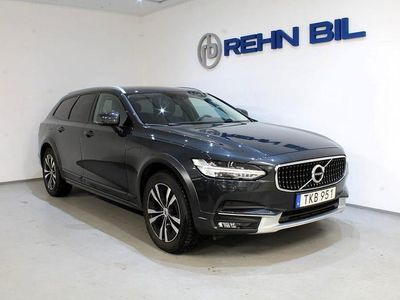 Grå Begagnad 2018 Volvo V90 CC Momentum Kombi | 328 000 kr (Marknadspris)