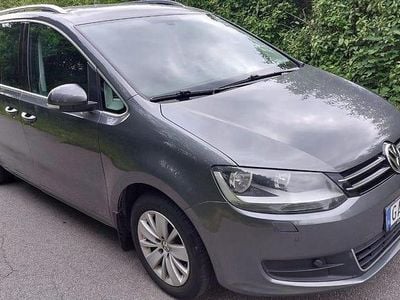 Grå Begagnad 2011 VW Sharan Minibuss | 97 999 kr (Marknadspris)