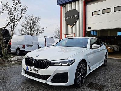 Vit Begagnad 2020 BMW 530e M Sport Sedan | 419 900 kr (Dyr)