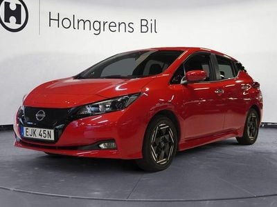 Red solid Begagnad 2023 Nissan Leaf Acenta Halvkombi | 189 800 kr (Marknadspris)