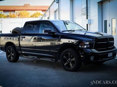 begagnad Dodge Ram 5.7 V8 HEMI 4x4 Classic Black Crew Cab Glasta