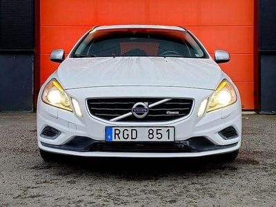 Vit Begagnad 2012 Volvo V60 R-Design Kombi | 119 900 kr (Marknadspris)