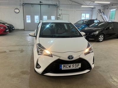 begagnad Toyota Yaris Hybrid e-CVT Euro 6 2019, Halvkombi