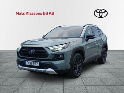 Grön Begagnad 2024 Toyota RAV4 Hybrid Style SUV | 449 000 kr (Marknadspris)